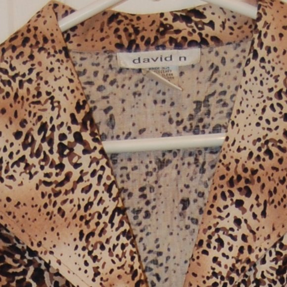 DAVID N Women's Brown Animal Print Jacket With 3 Buttons.  Size Large - Picture 2 of 13